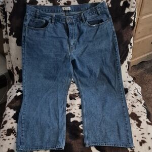Blue MOUNTAIN, Classic Blue Relaxed Fit Jeans for Men. WAIST 40.